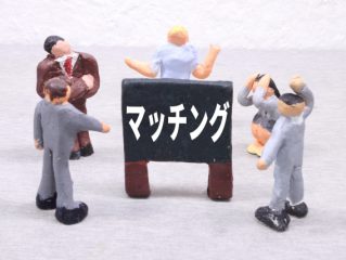 結婚相談所の お見合い相手はスマホのアプリで選ぶ
