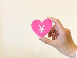 対面・オンライン デートにかける金額は一人当たり、いくら?