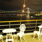 私のイメージ、場所は東京湾クルーズで夜景の船上プロポーズ
